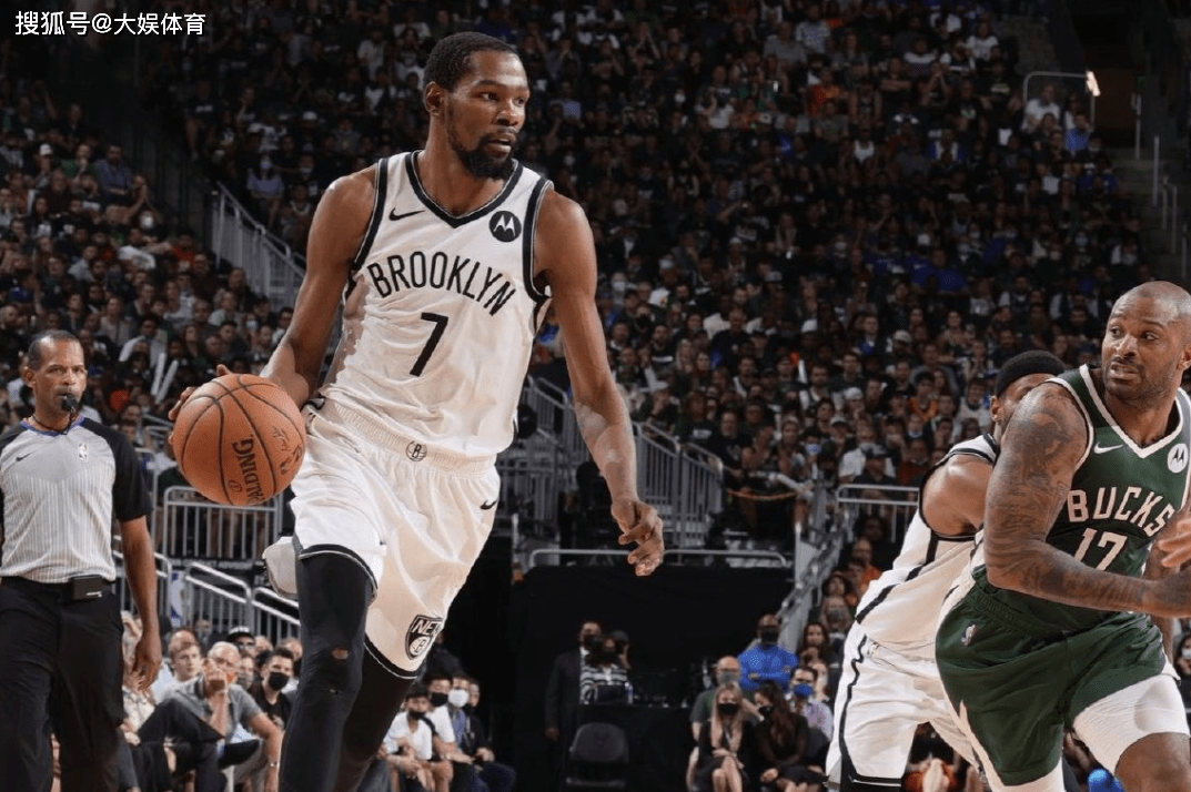 爱游戏体验杜兰特在尤文图斯比赛中精彩发挥，逆转引发热议！(杜兰特各赛季数据一览)