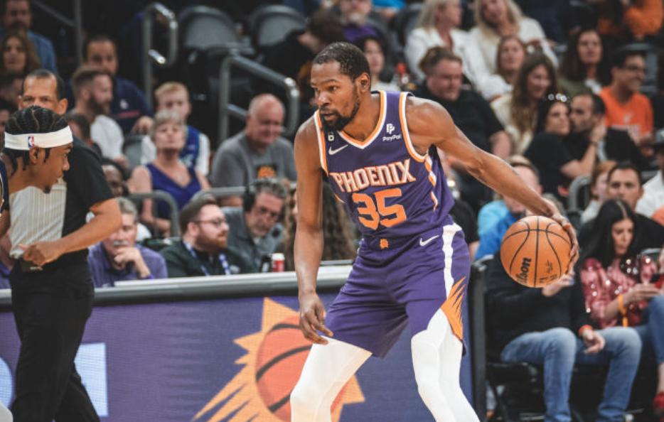 杜兰特在尤文图斯比赛中精彩发挥,逆转引发热议!(杜兰特各赛季数据一览) 杜兰特在尤文图斯比赛中精彩发挥,逆转引发热议!(杜兰特各赛季数据一览)